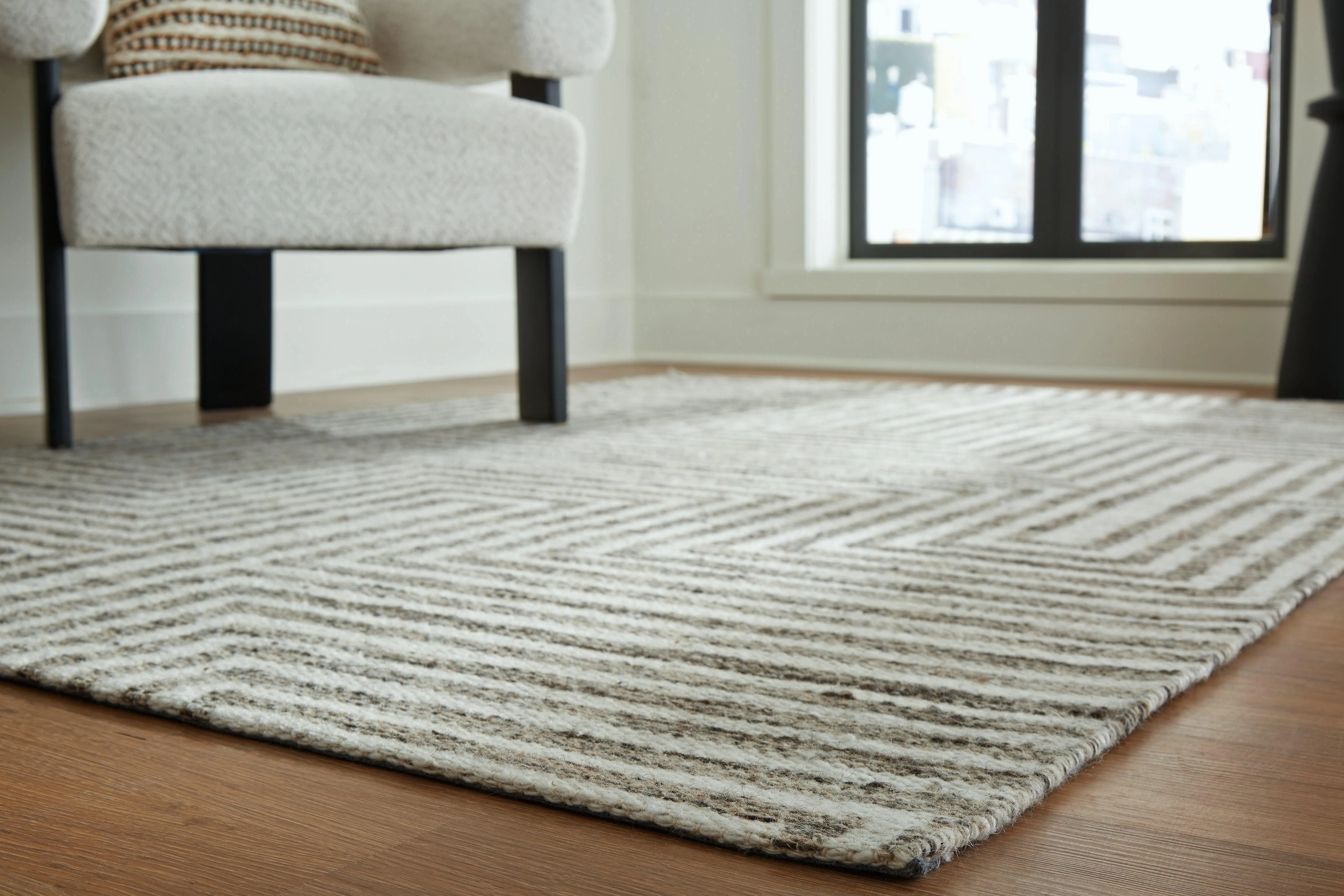 Jossen Ivory/Gray 5' x 7' Rug - Image 3