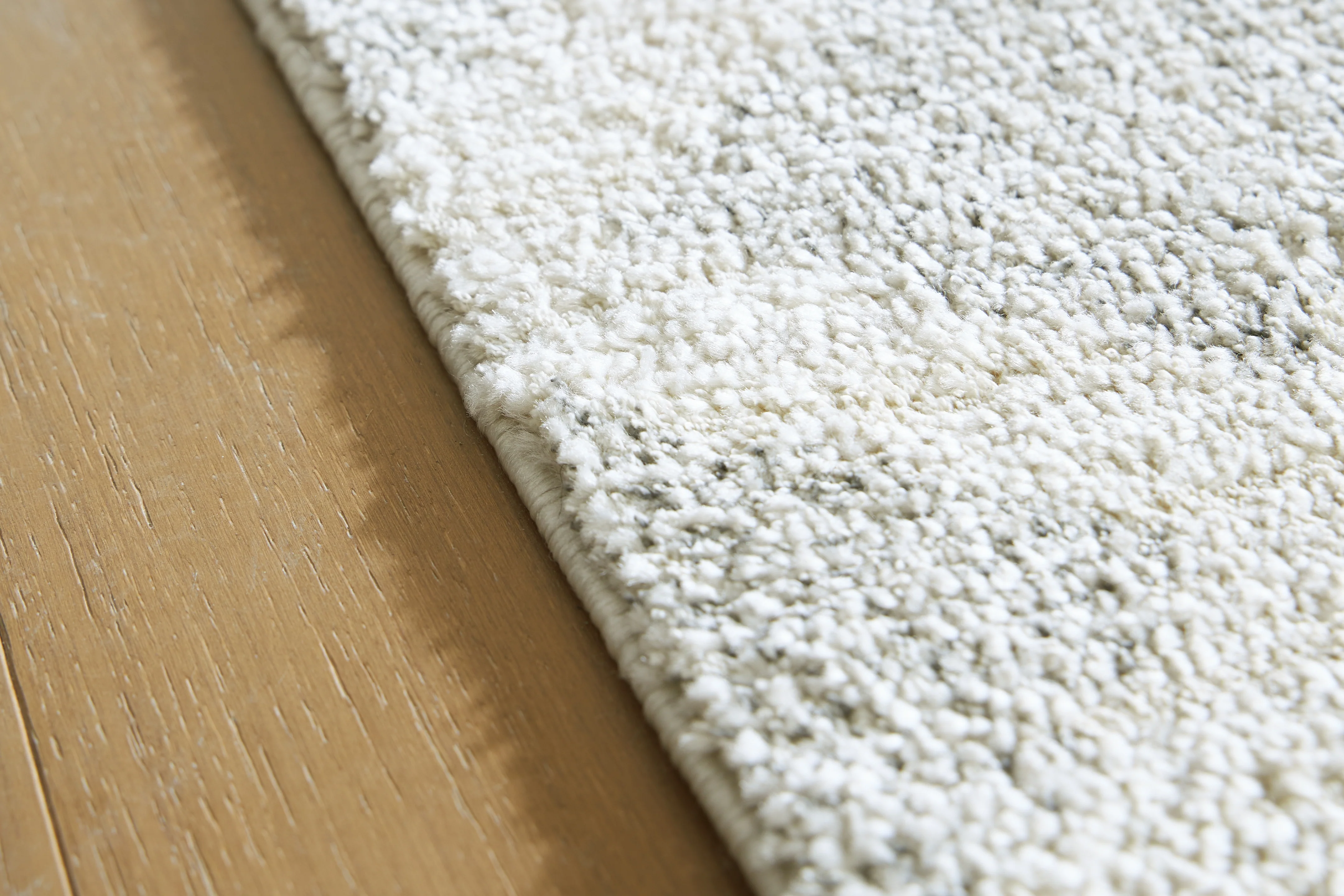 Unawick Gray/Ivory Large Rug - Image 3
