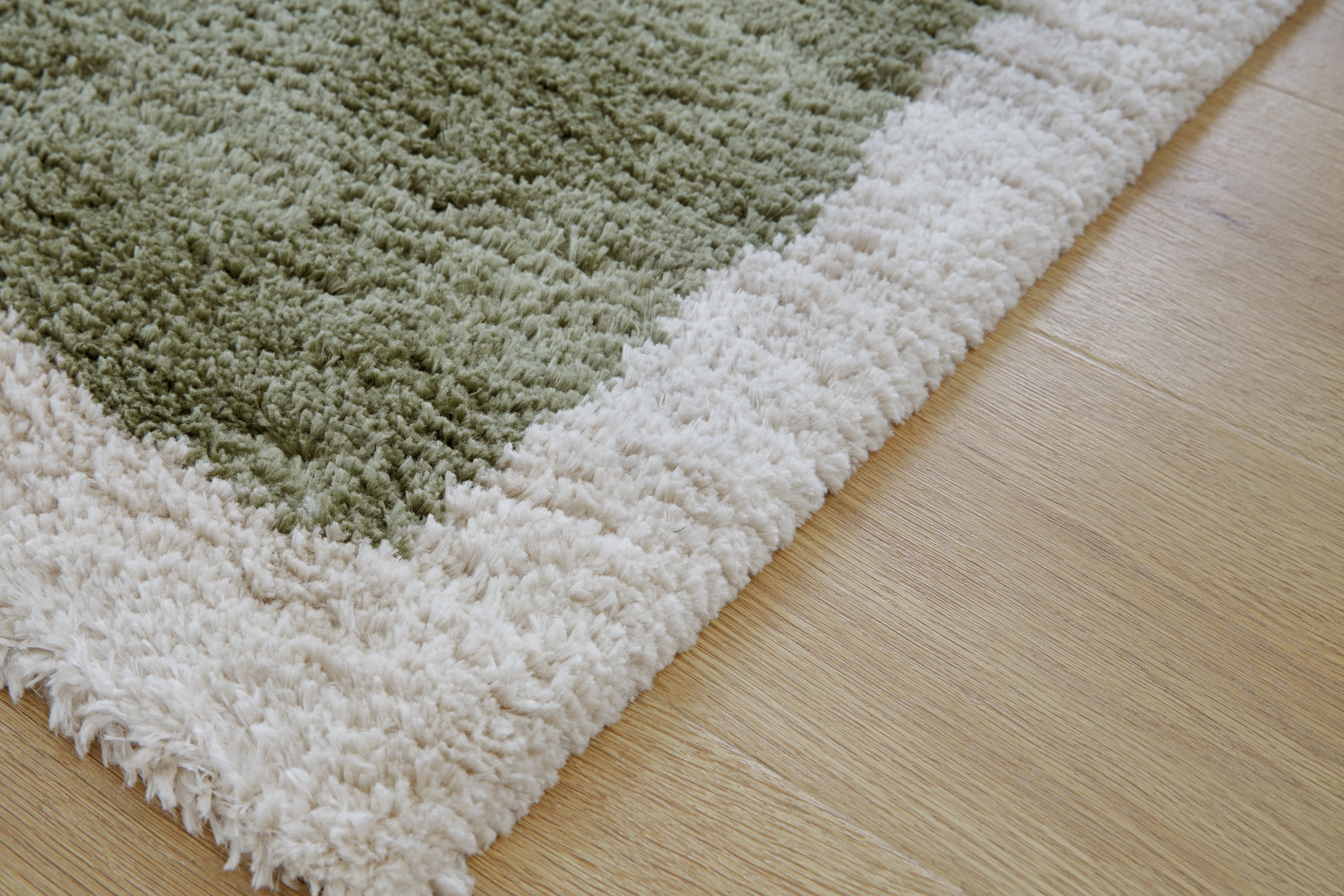 Anburgh Green/Gray/Ivory Large Rug - Image 3