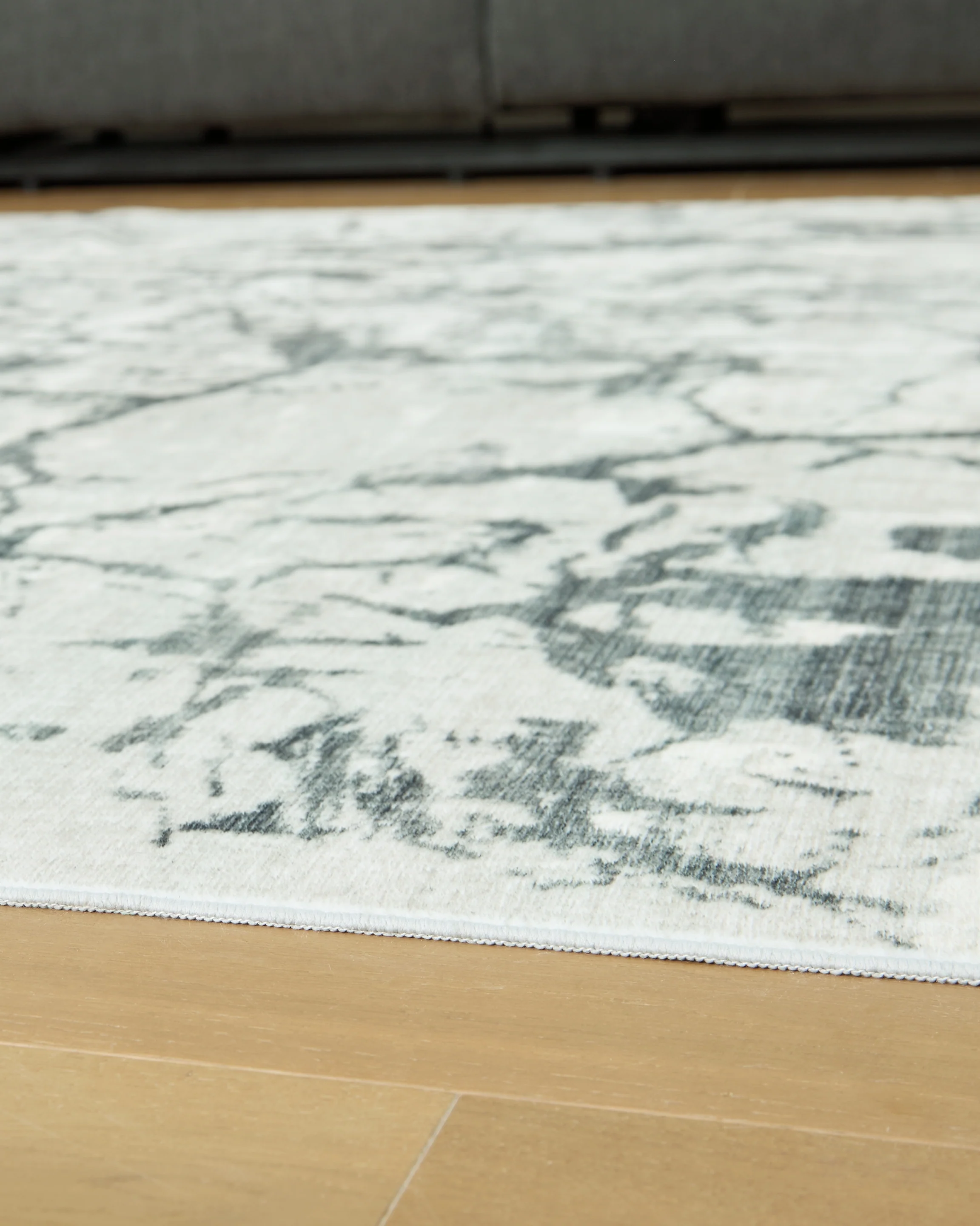 Tobinbury Gray Washable 5' x 7' Area Rug - Image 3