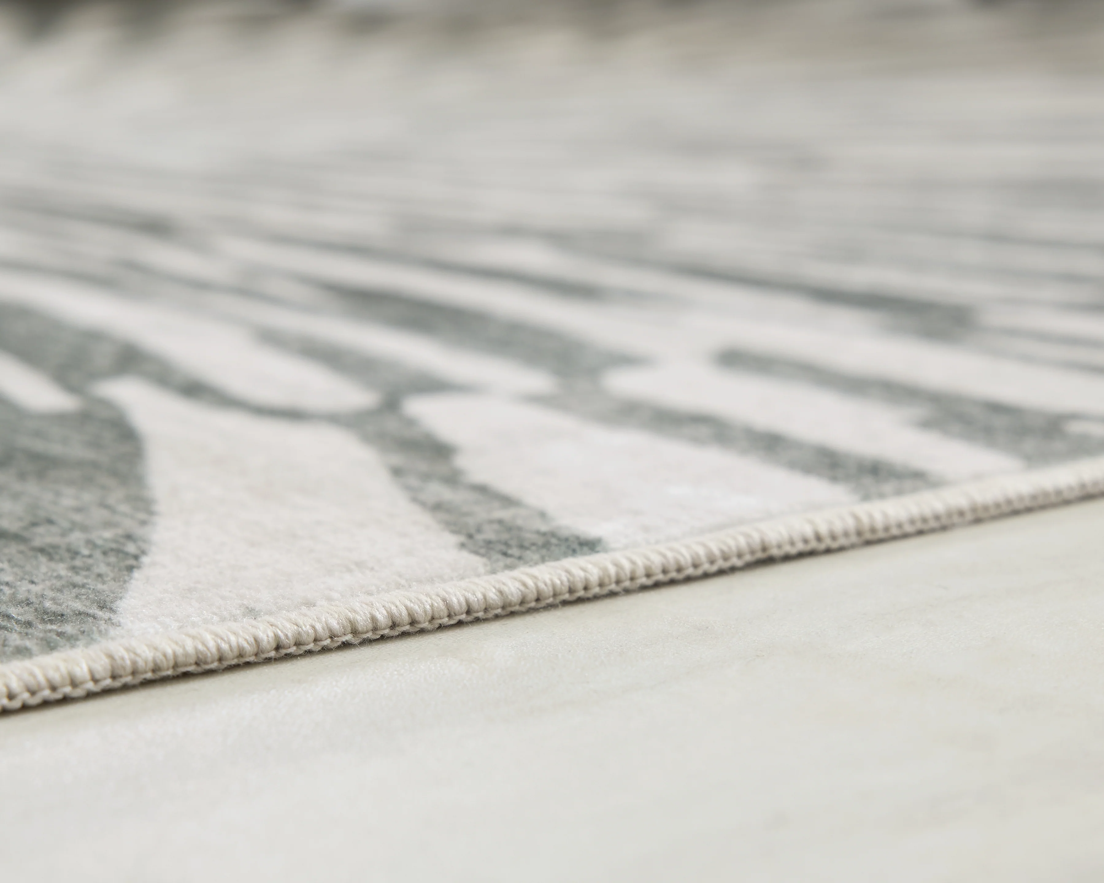 Verland Gray/White Washable 7'6" x 9'6" Area Rug - Image 3