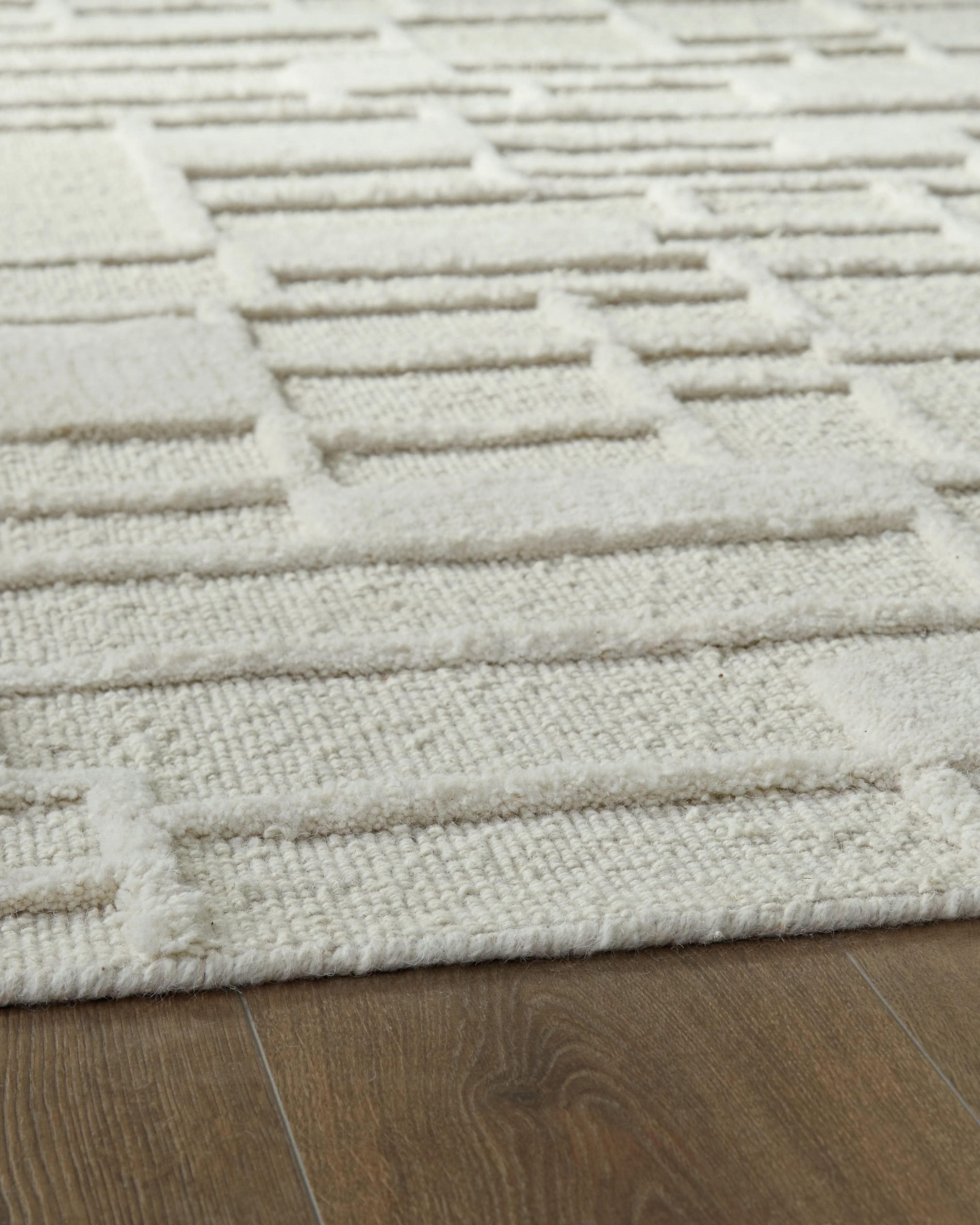 Empriss Ivory 5' x 7' Area Rug - Image 3
