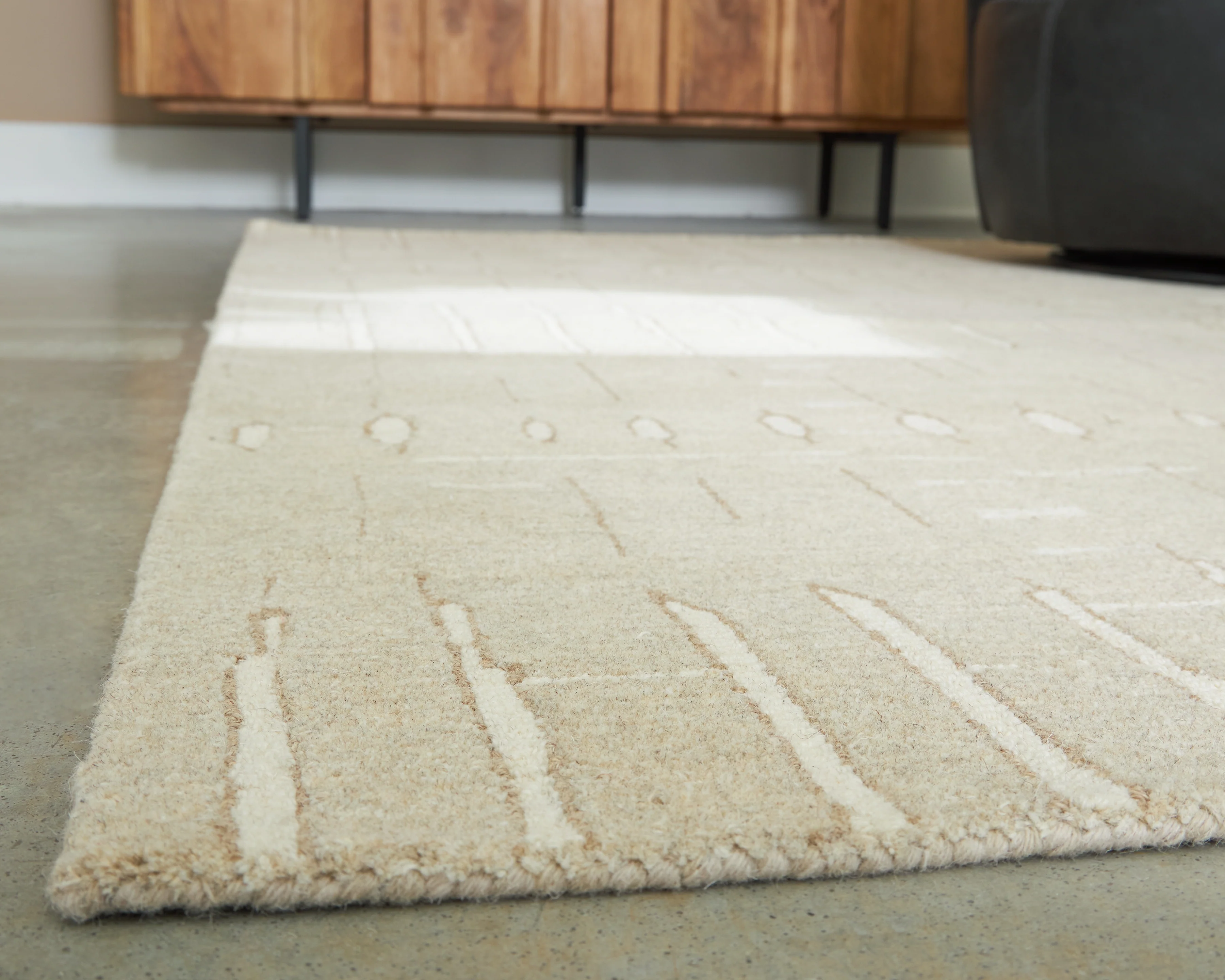 Wolbert Tan/Ivory 5' x 7' Area Rug - Image 3
