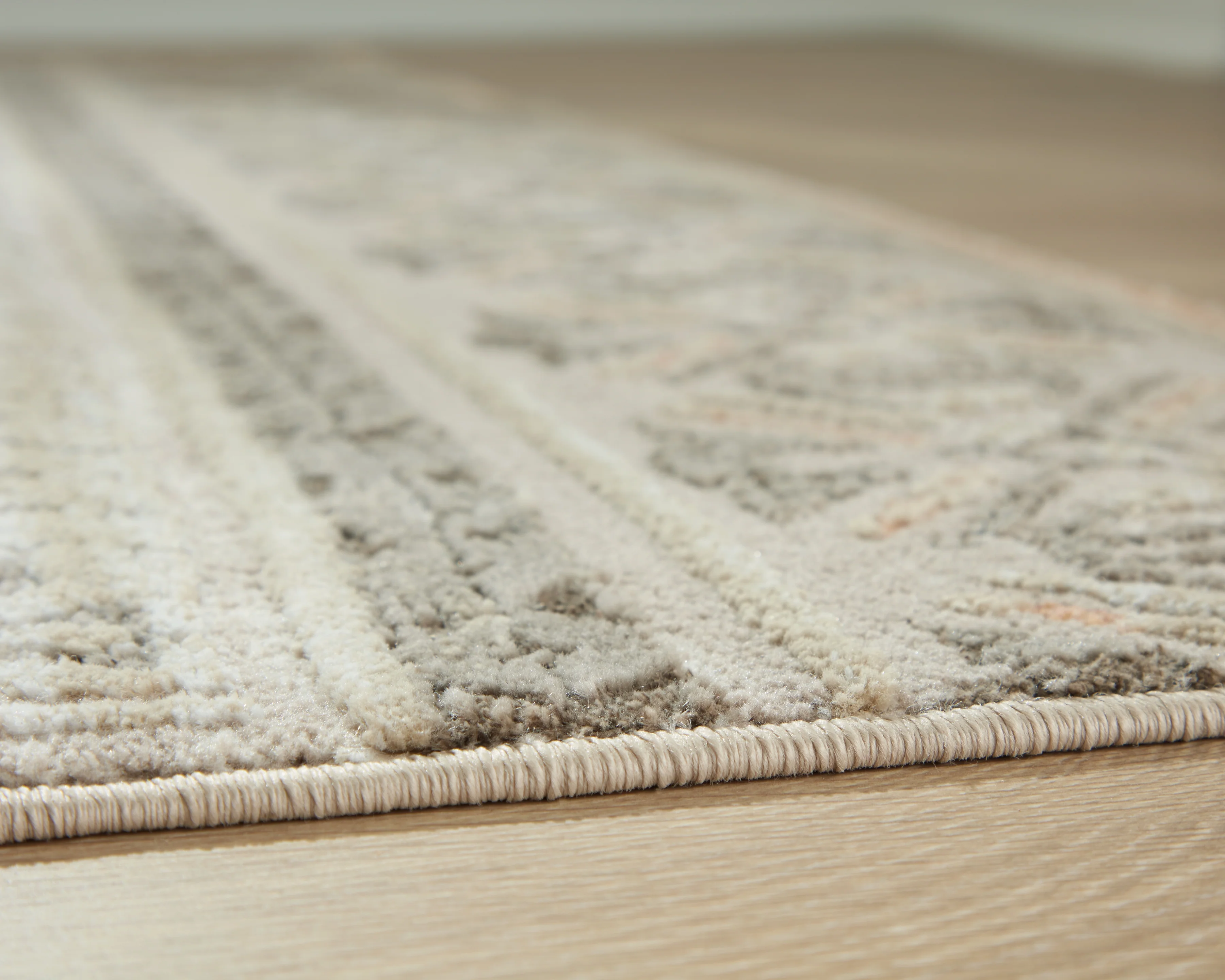 Bachby Multi 5'3" x 7' Area Rug - Image 3