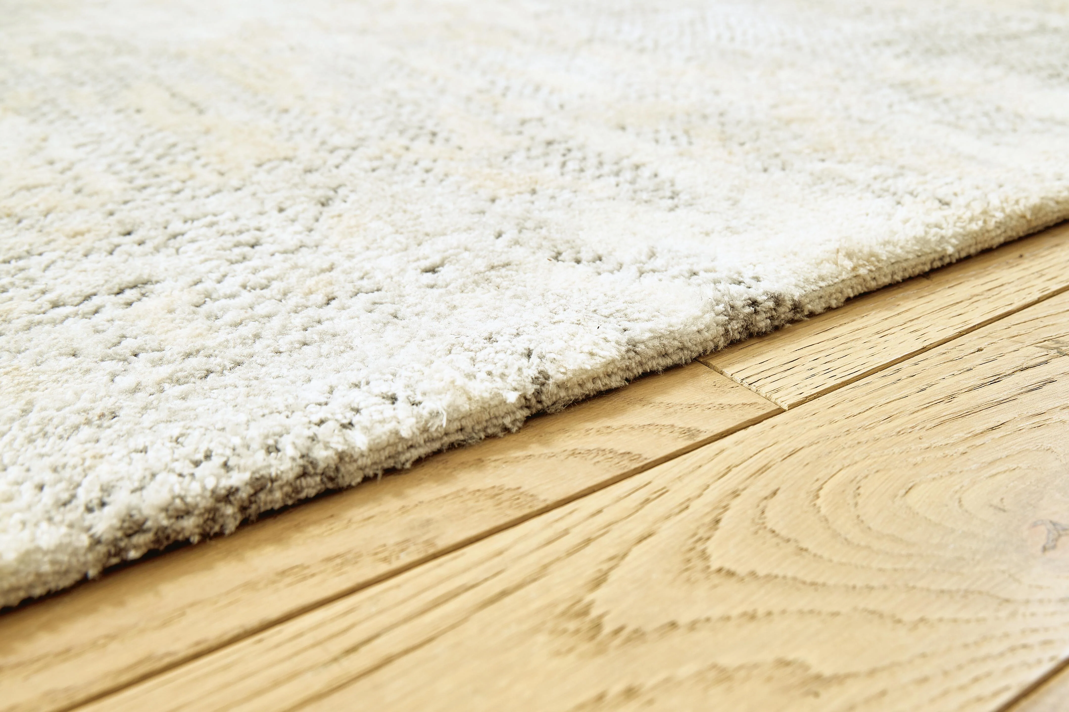 Raif Gray/White/Cream Large Rug - Image 3