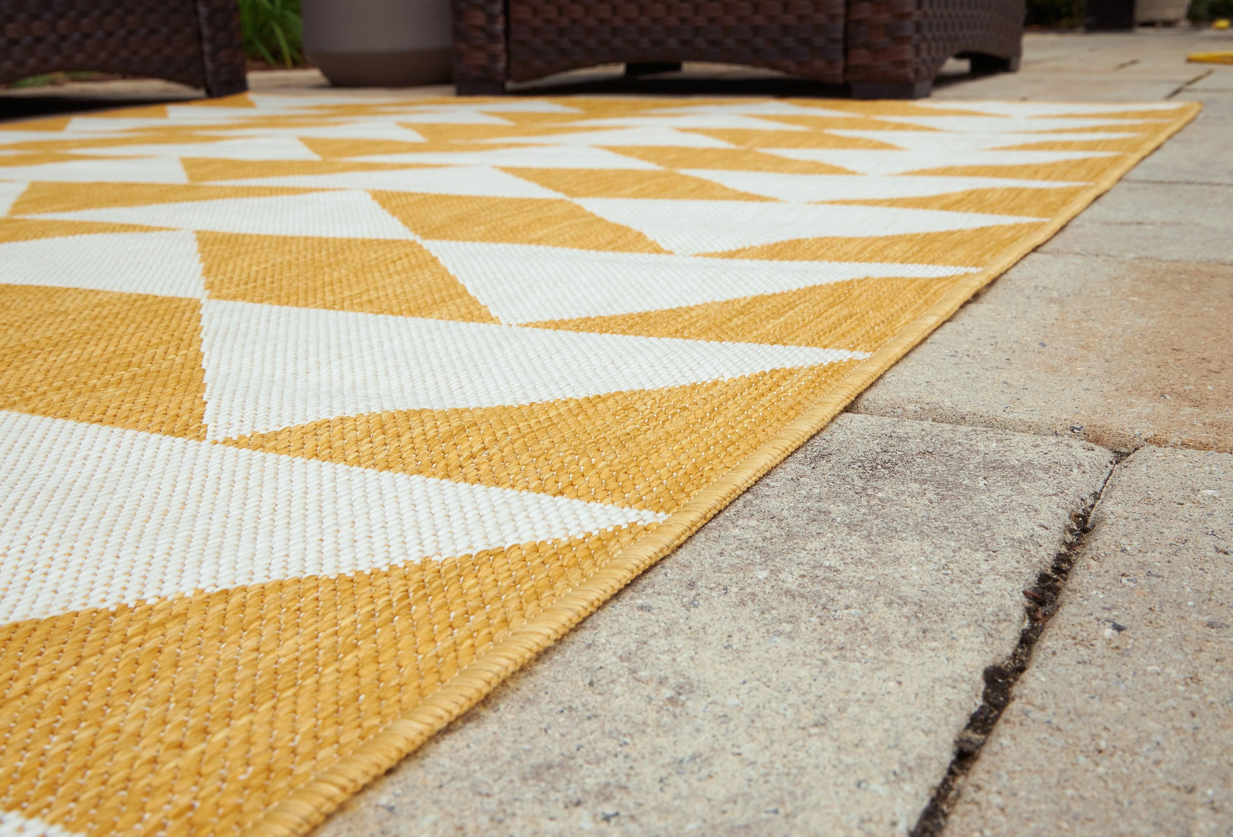 Thomley Ivory Yellow 5' X 7' Rug - Image 3
