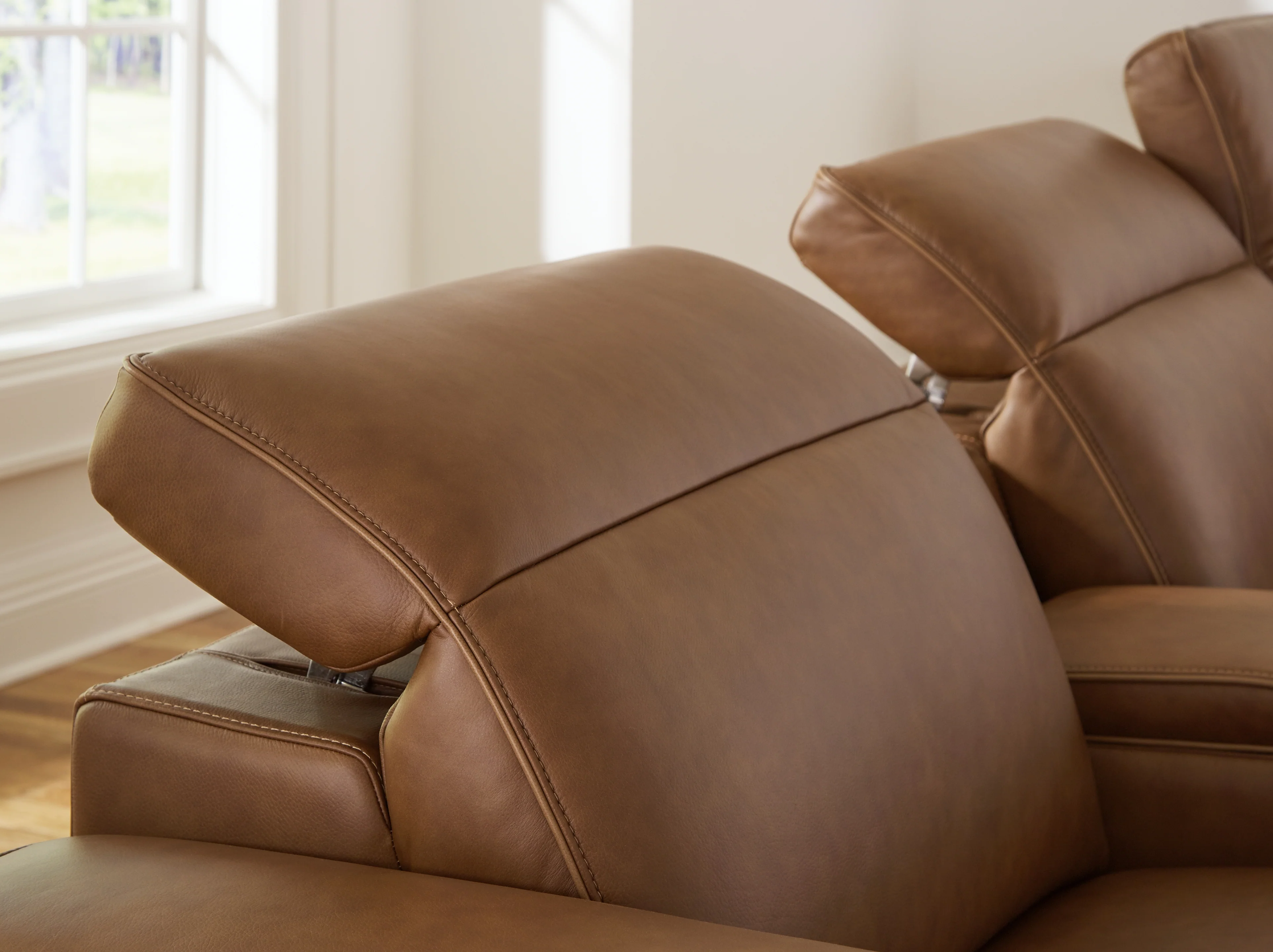 Magic Man Caramel 5-Piece Power Reclining Sectional - Image 3