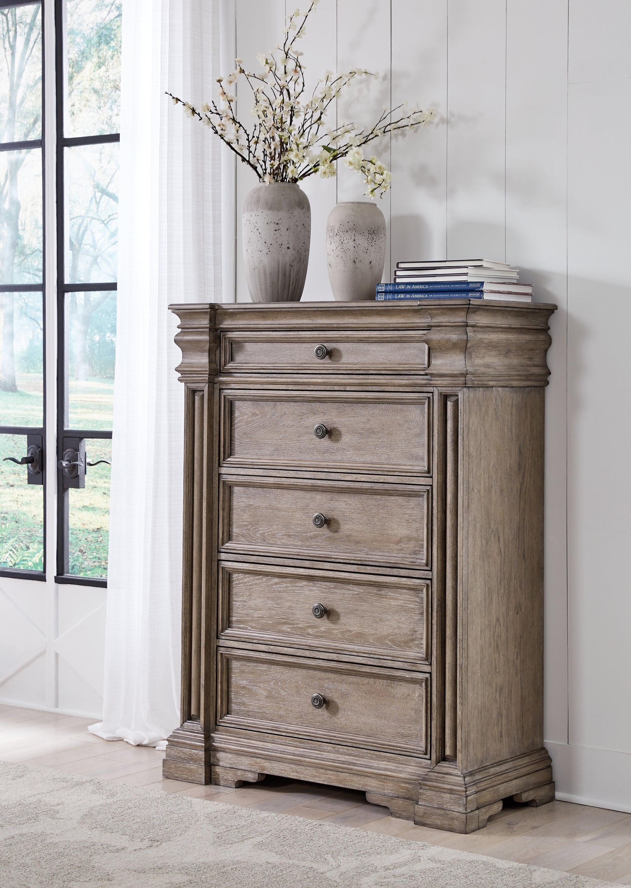 Blairhurst Light Grayish Brown Chest Of Drawers - Image 3