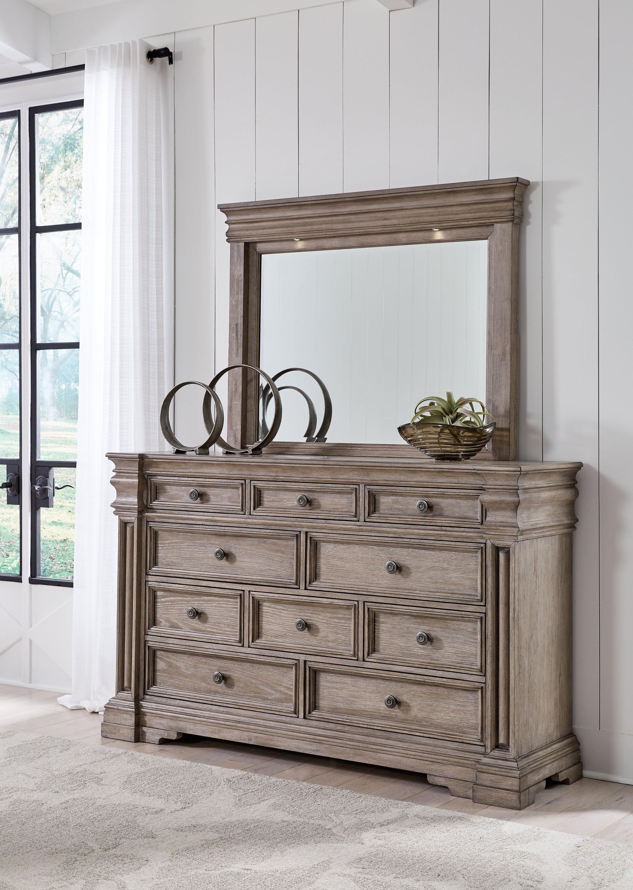 Blairhurst Light Grayish Brown Dresser And Mirror - Image 3