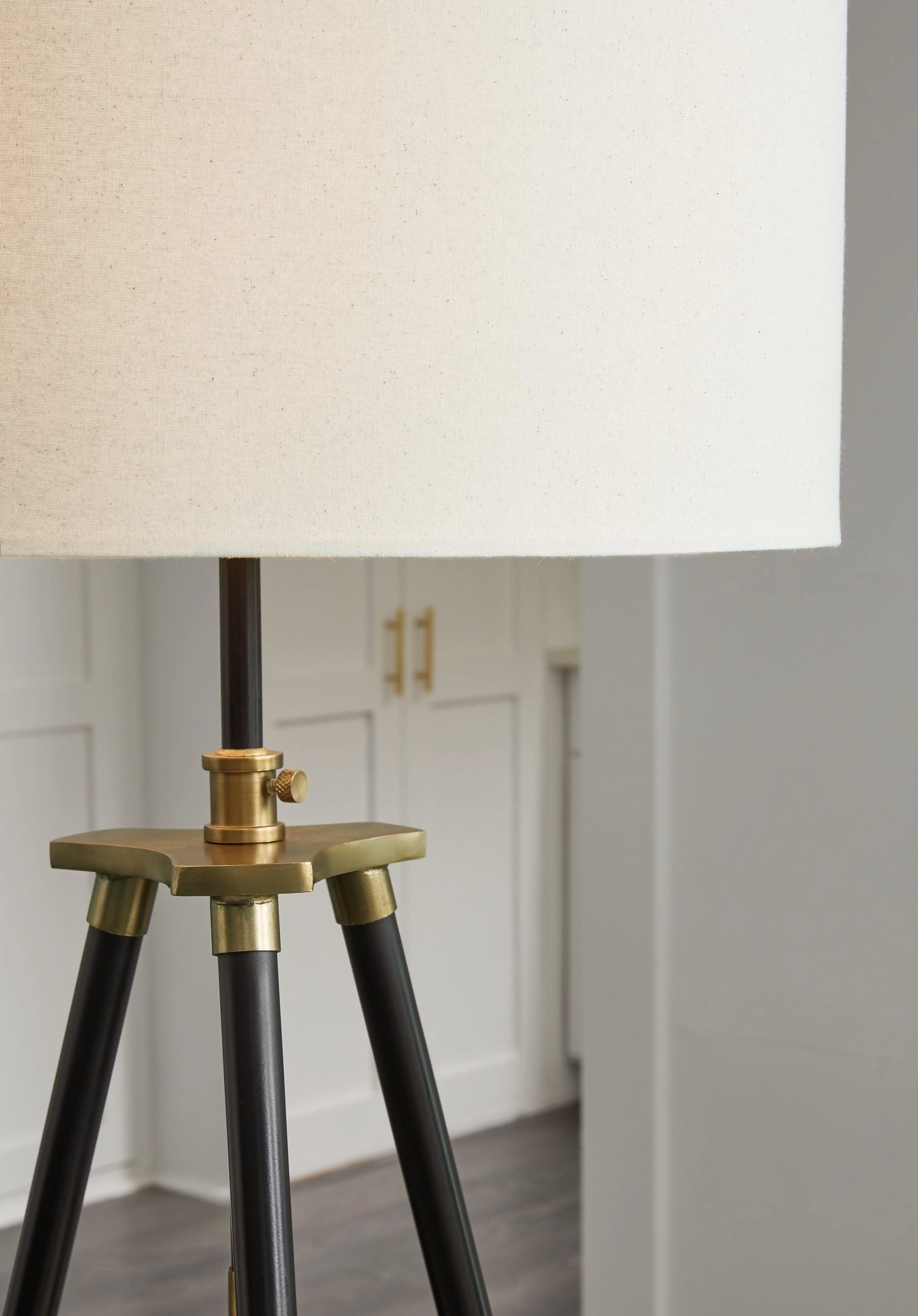 Cashner Black Gold Finish Floor Lamp - Image 3