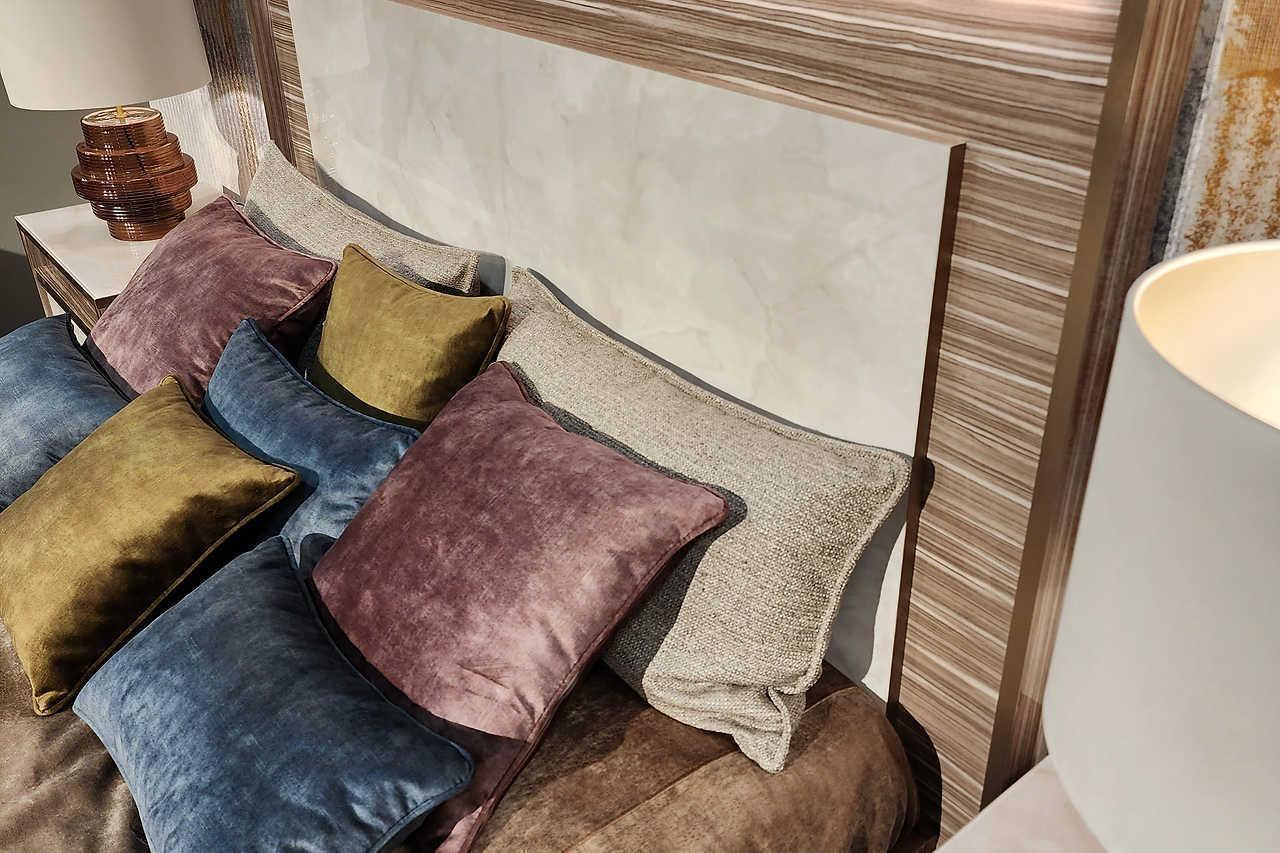 Luce Beige LED Italian Bedroom Set - Image 3