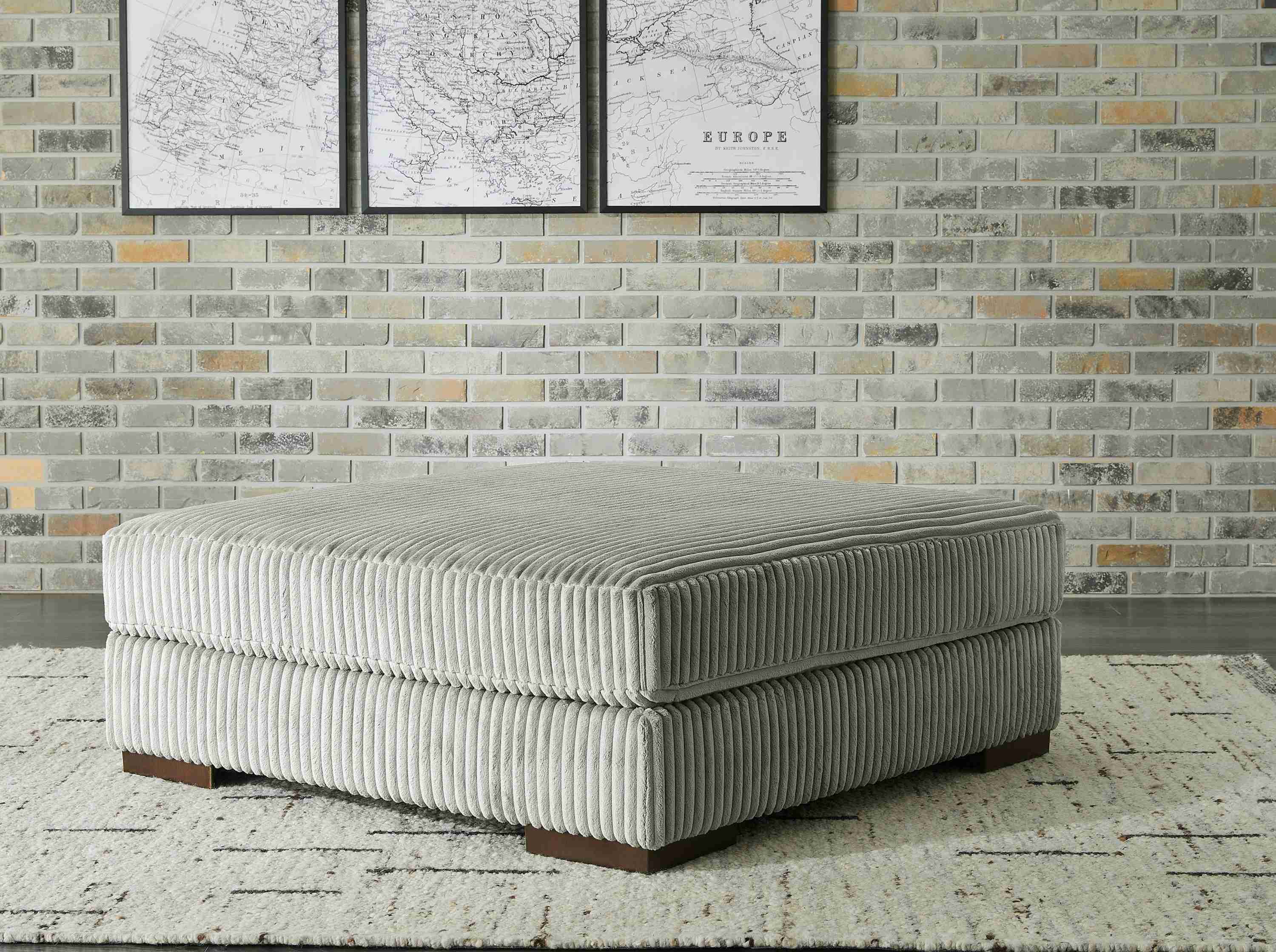 Lindyn Fog 5-Piece Sectional With Ottoman - Image 3