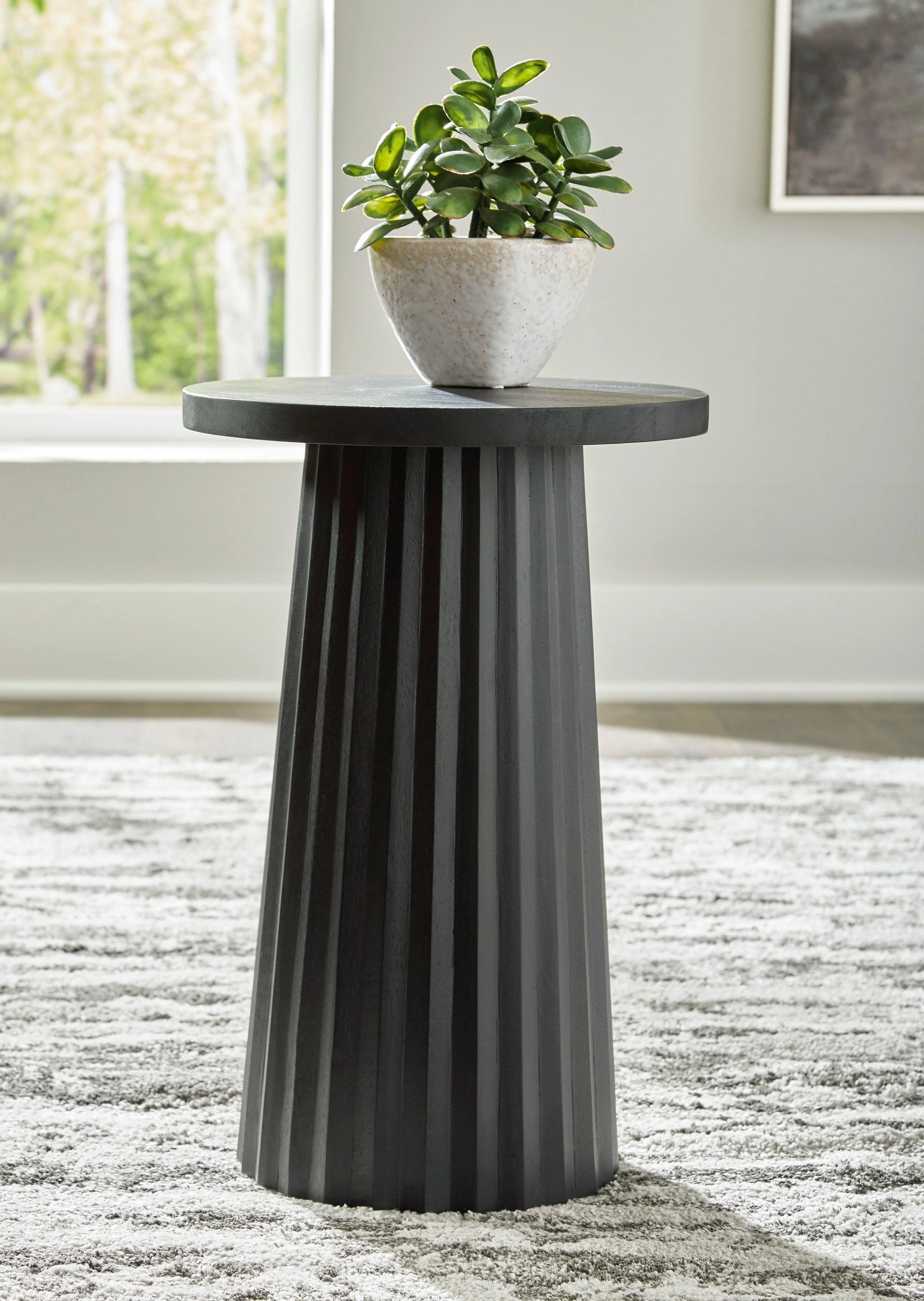Ceilby Accent Table - Image 2