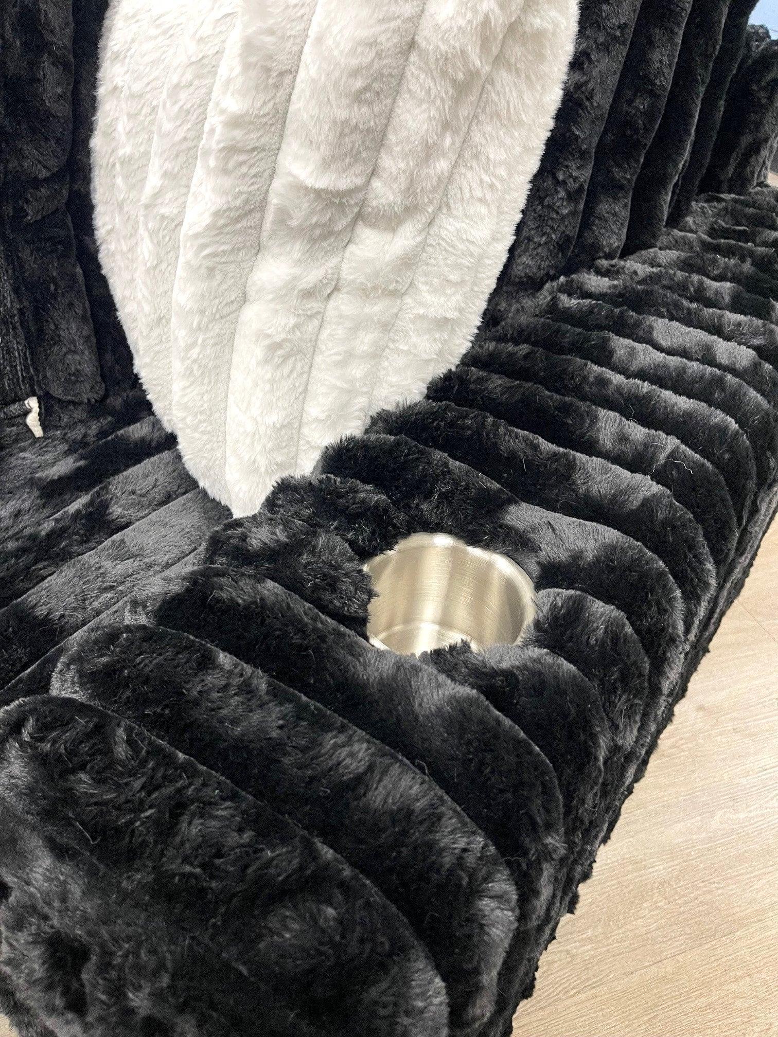 Saro Black Sectional - Image 2