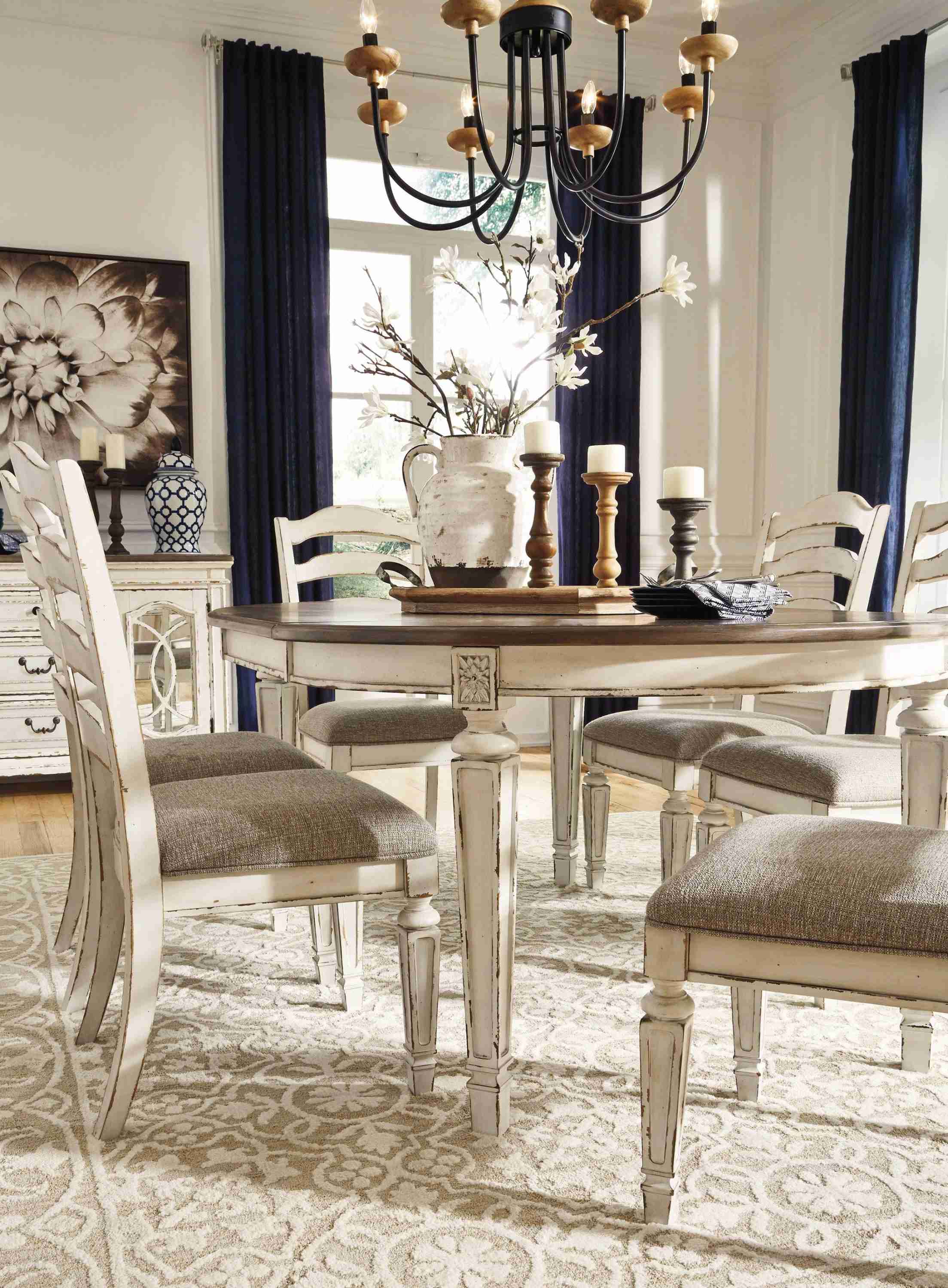 Realyn Chipped White 7-Piece Oval Dining Room Set - Image 3