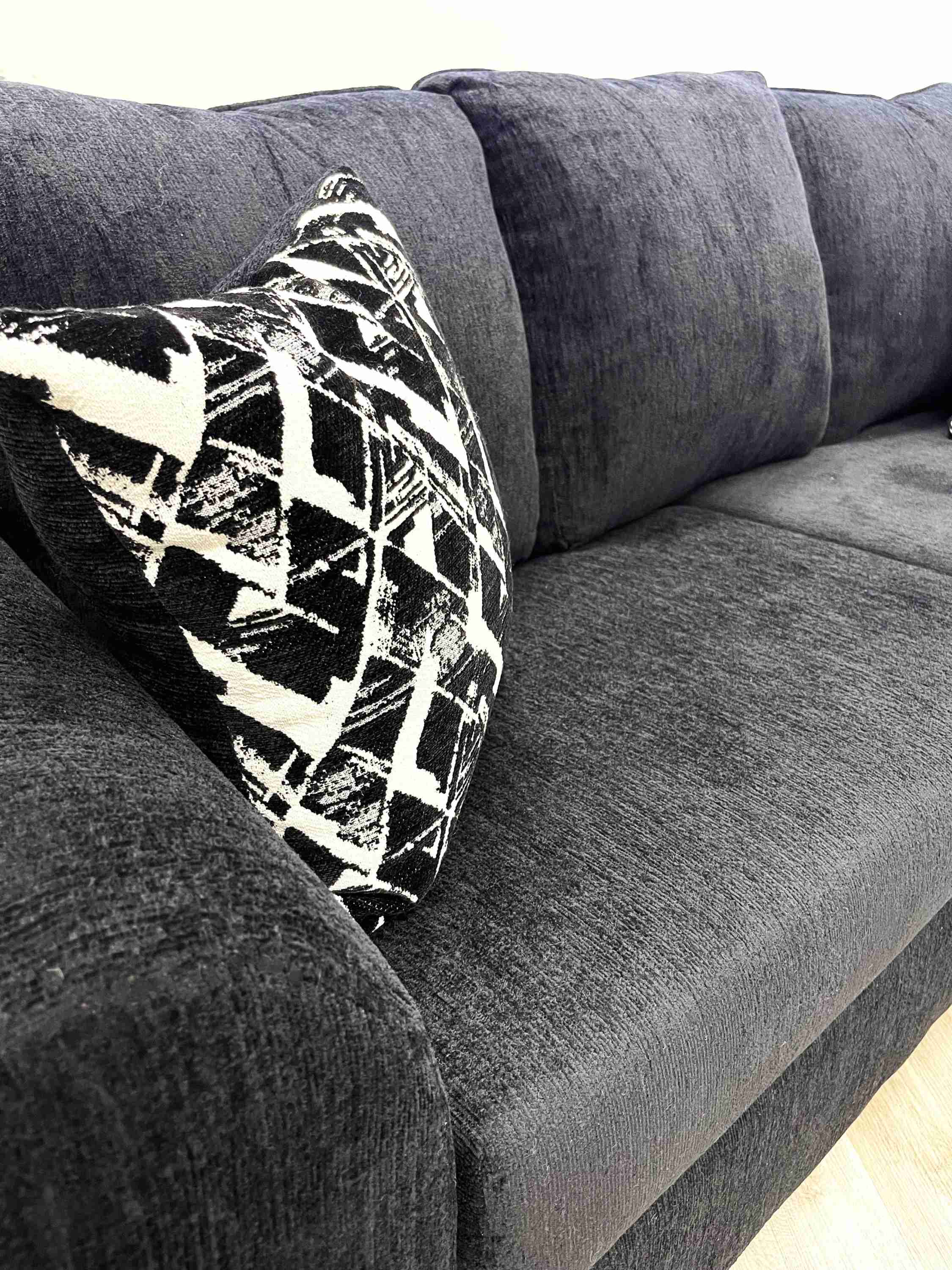 Tuten Black 2-Piece Living Room Set - Image 3